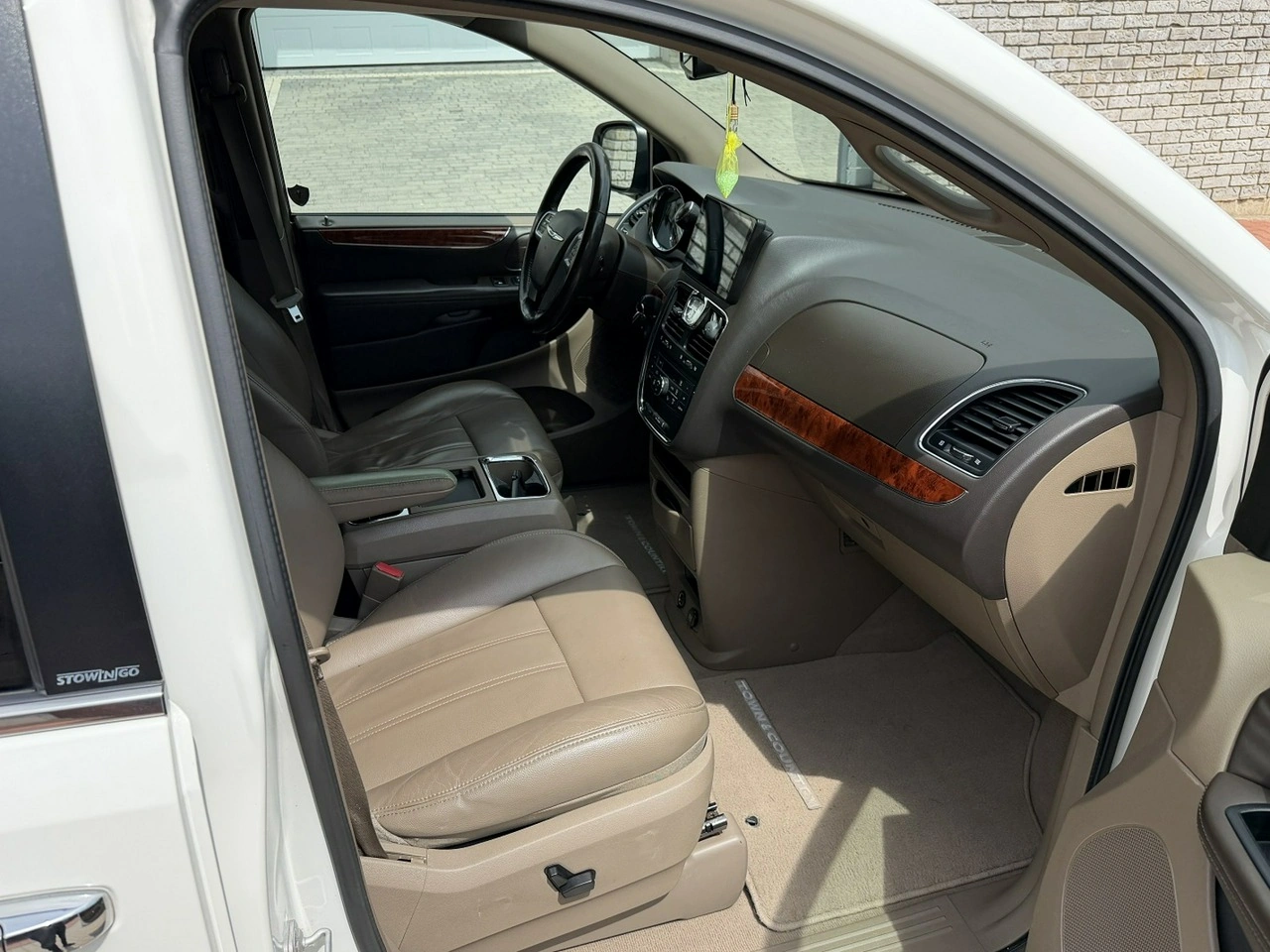 Chrysler Town & Country - Zdjęcie 6