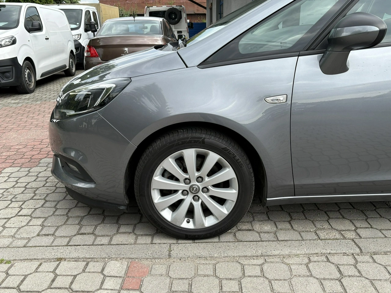 Opel Zafira - Zdjęcie 9