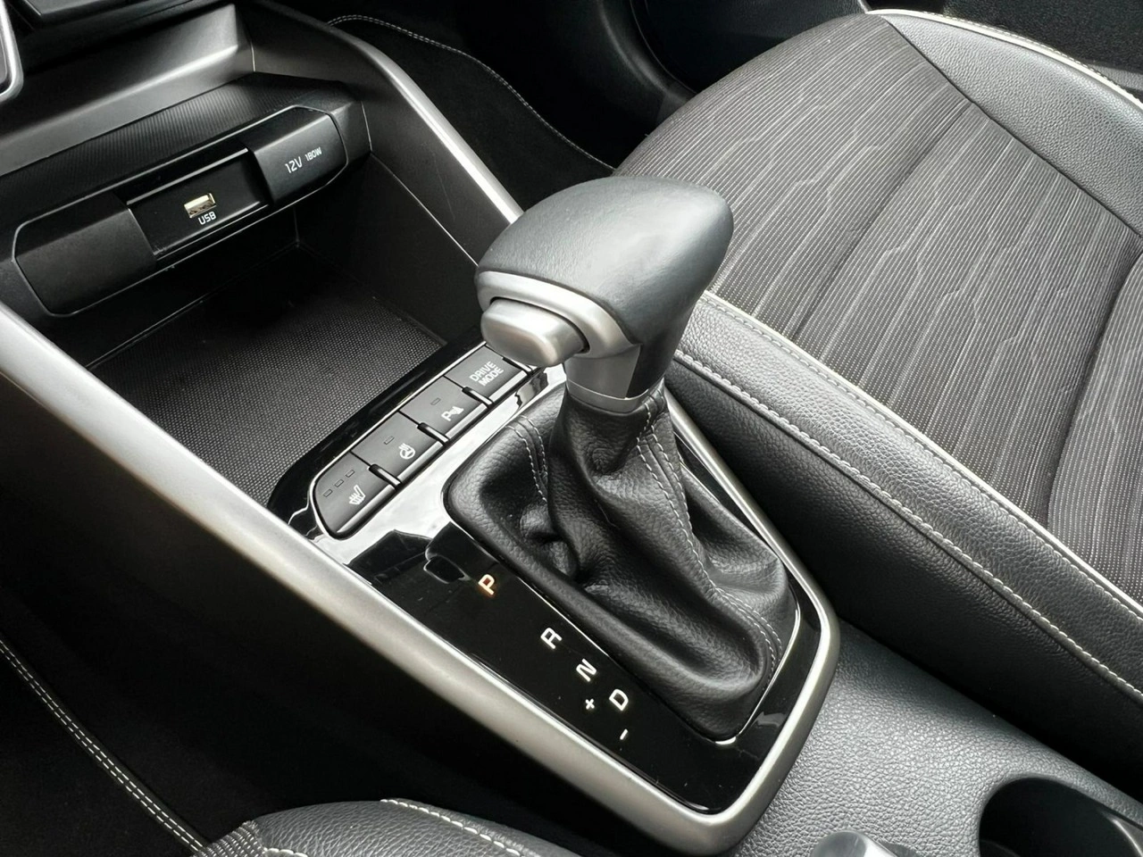 Kia Stonic - Zdjęcie 17