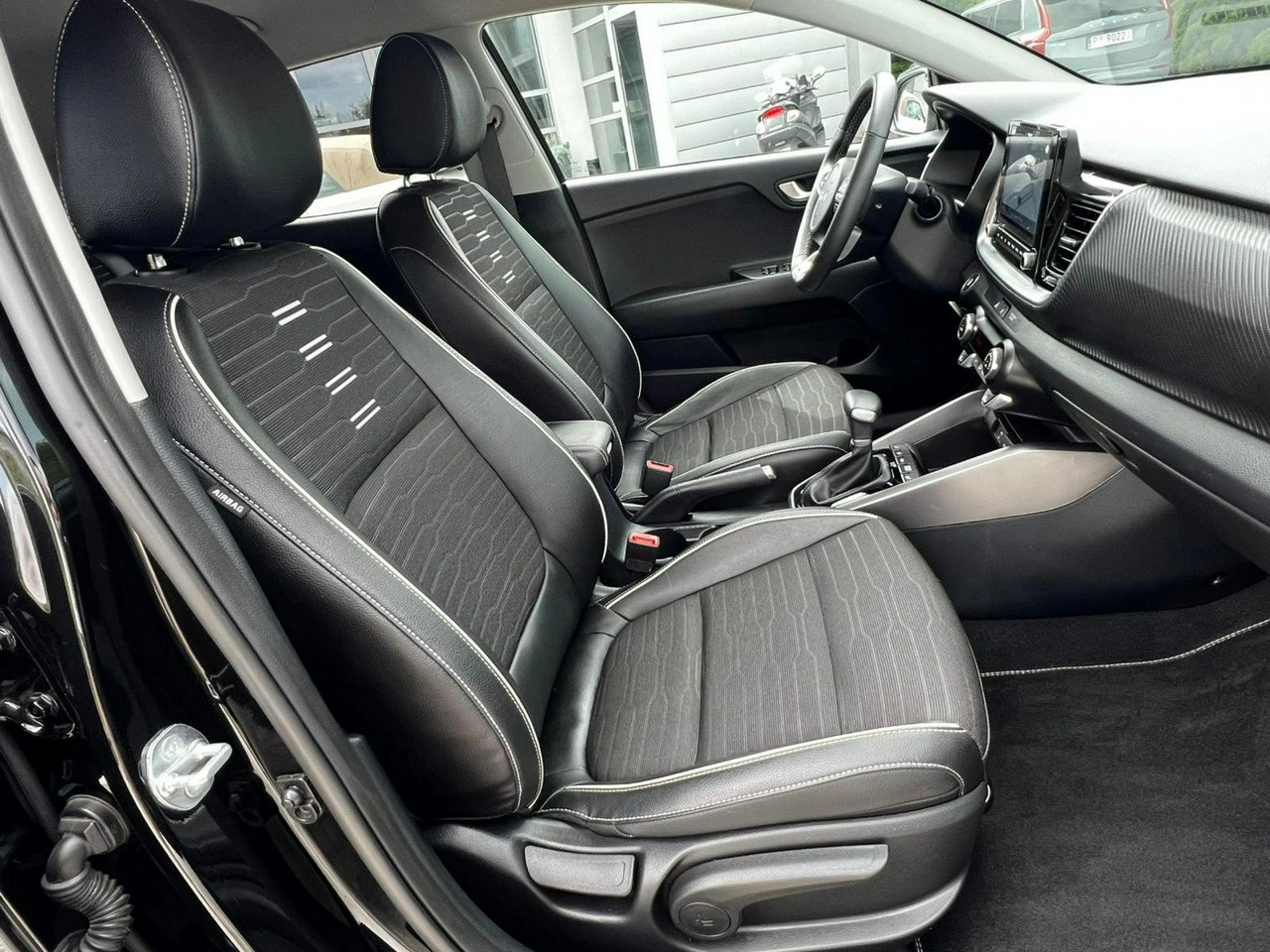 Kia Stonic - Zdjęcie 24