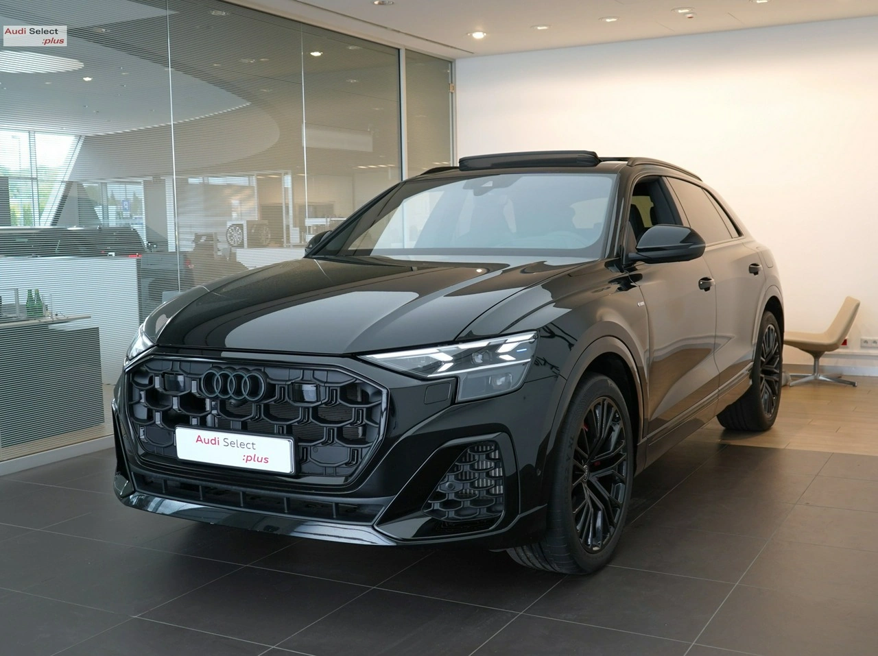Audi Q8 - Główne zdjęcie