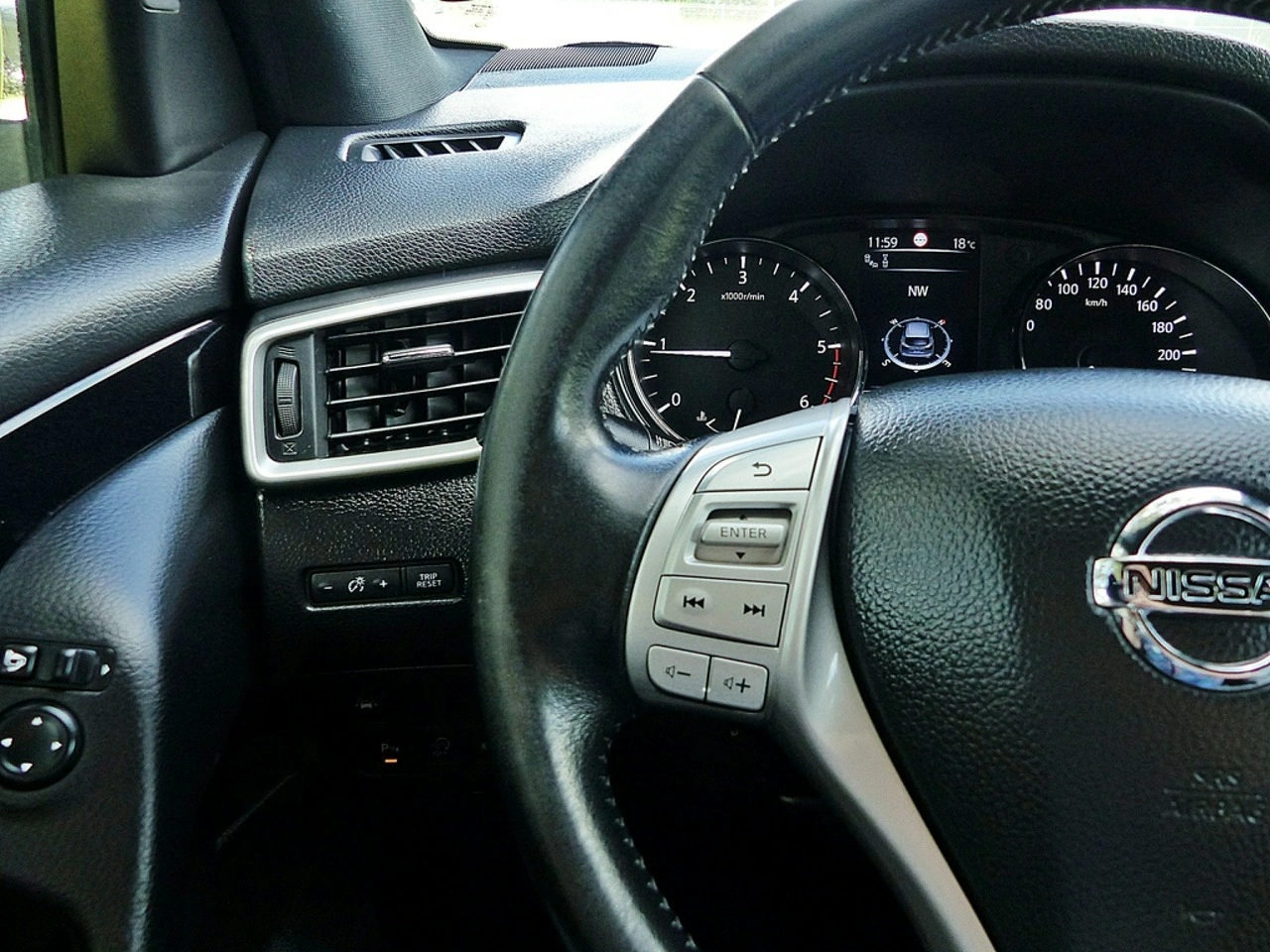 Nissan Qashqai - Zdjęcie 30