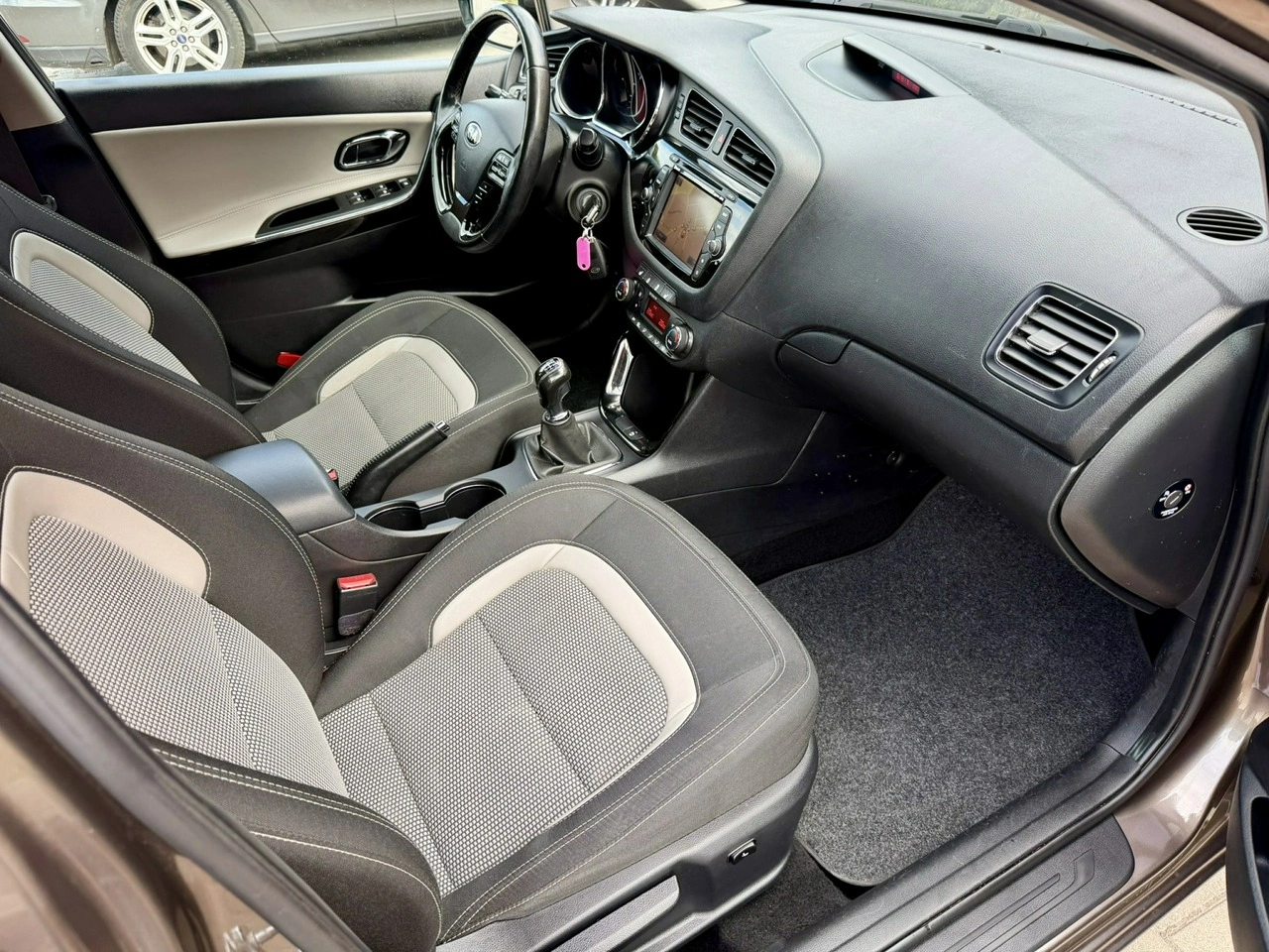 Kia Ceed - Zdjęcie 8