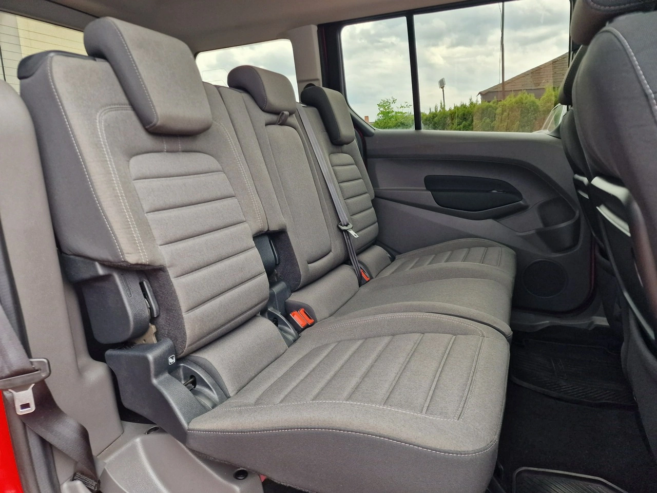 Ford Grand Tourneo Connect - Zdjęcie 22