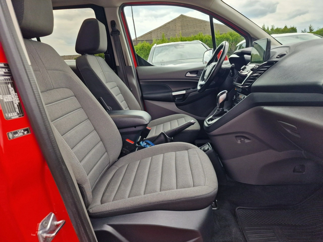 Ford Grand Tourneo Connect - Zdjęcie 23