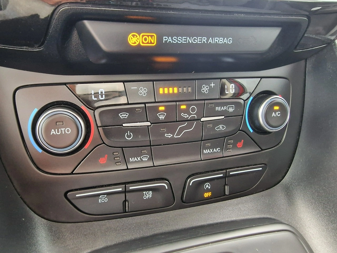 Ford Grand Tourneo Connect - Zdjęcie 30