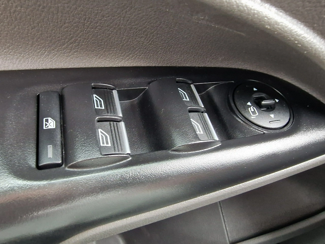 Ford Grand Tourneo Connect - Zdjęcie 36