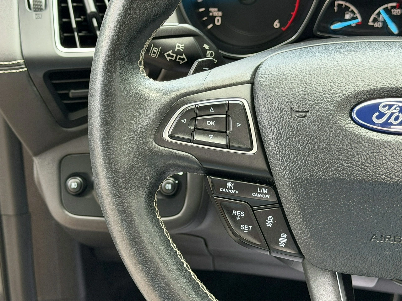 Ford Kuga - Zdjęcie 9