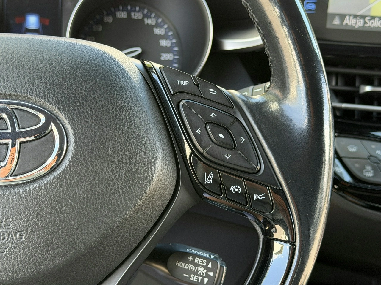 Toyota C-HR - Zdjęcie 11