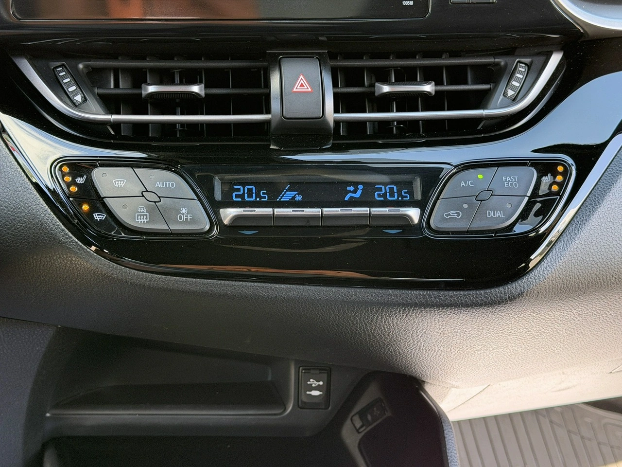 Toyota C-HR - Zdjęcie 8