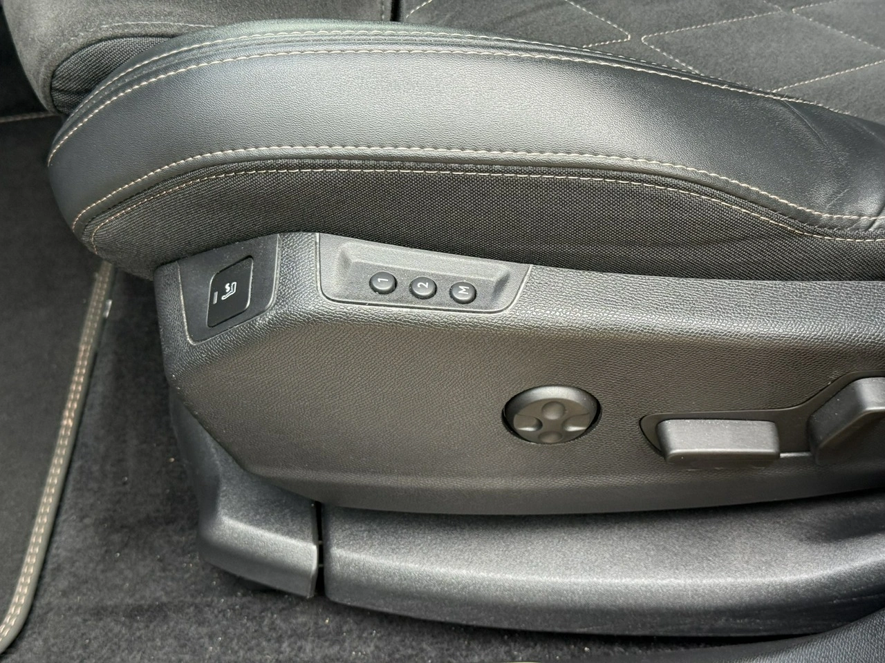 Peugeot 3008 - Zdjęcie 16