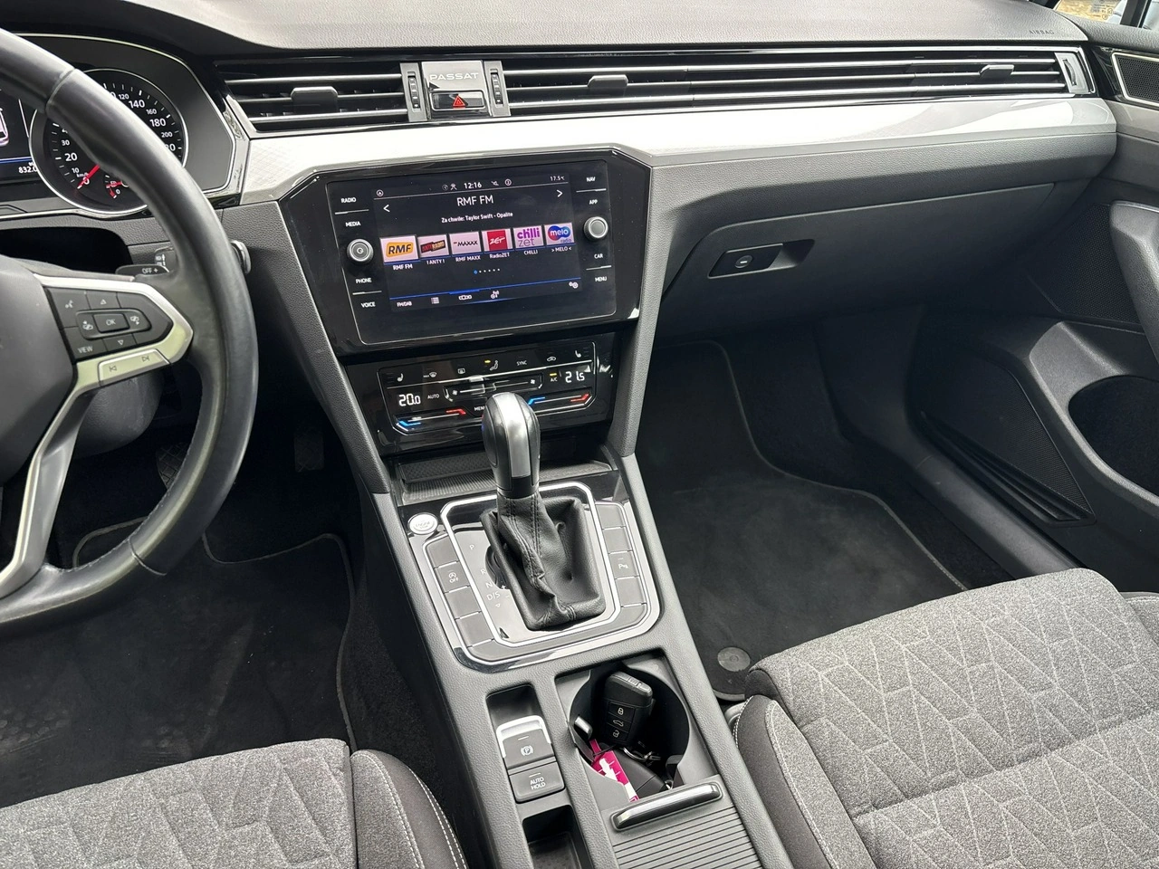 Volkswagen Passat - Zdjęcie 13