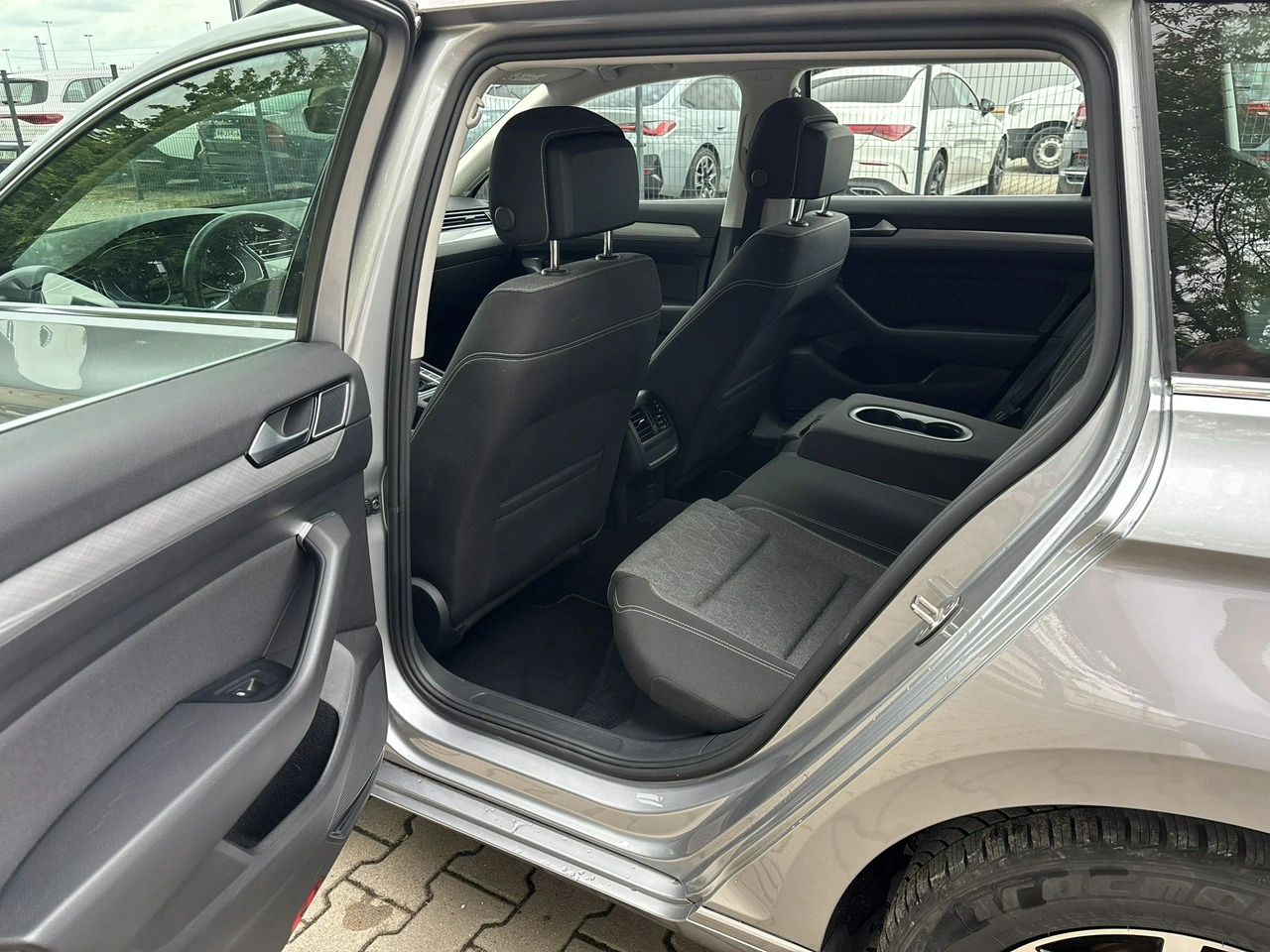Volkswagen Passat - Zdjęcie 24
