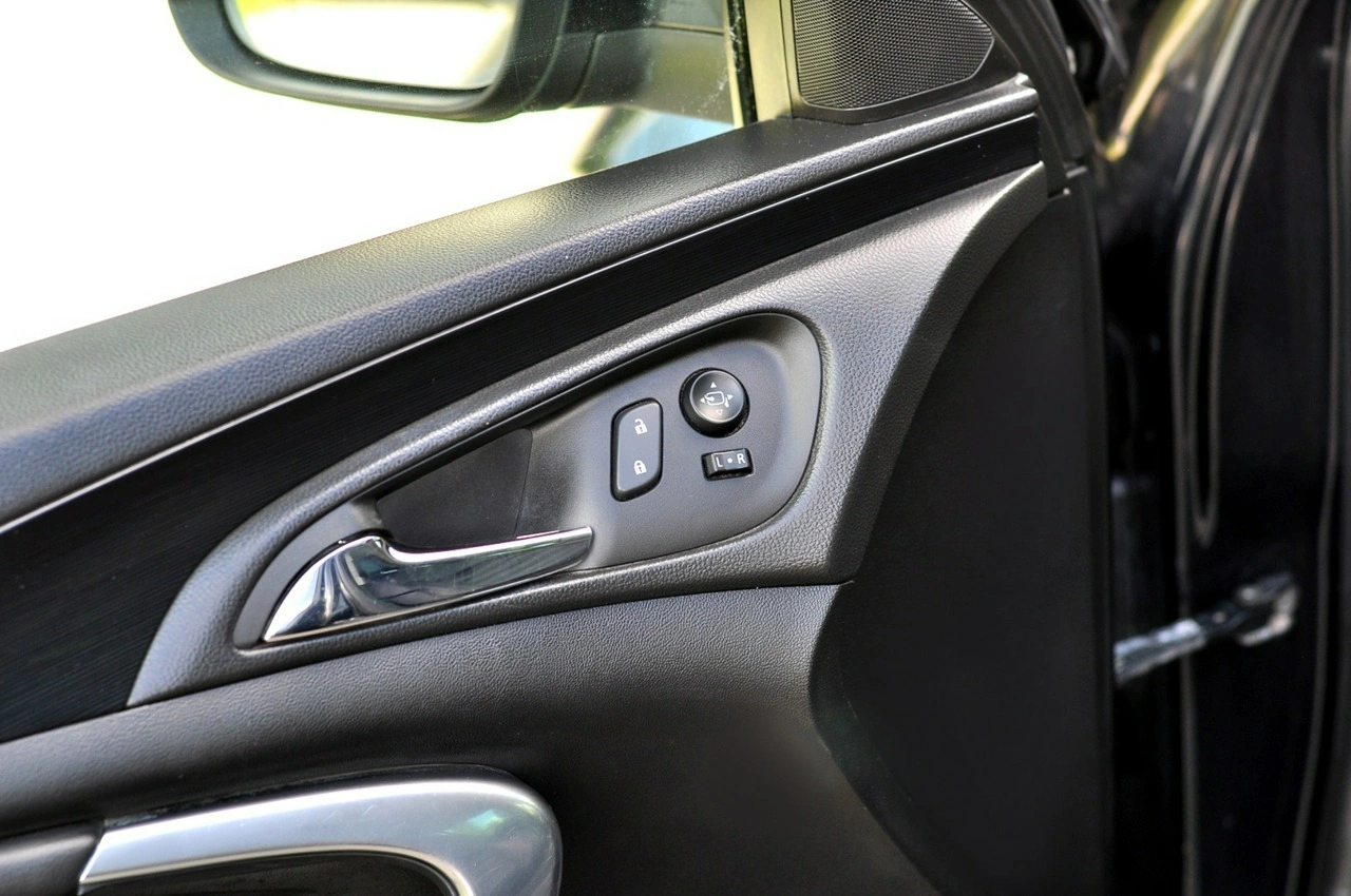 Opel Insignia - Zdjęcie 14