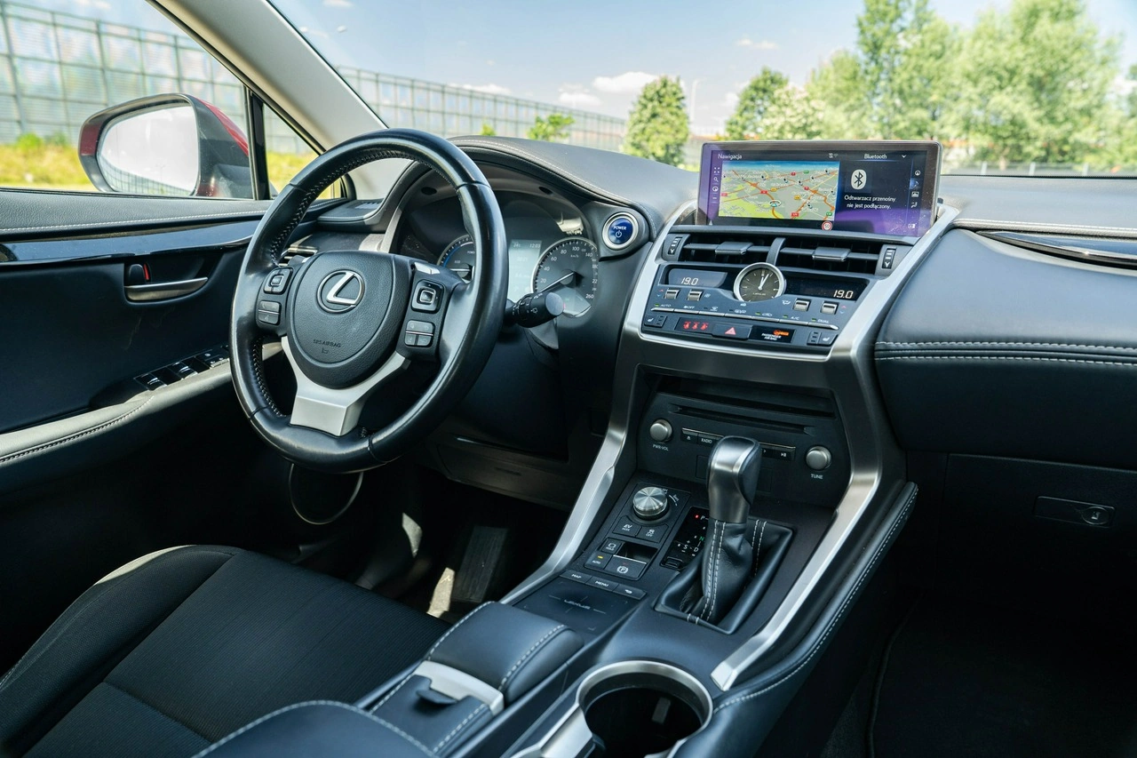 Lexus NX - Zdjęcie 25