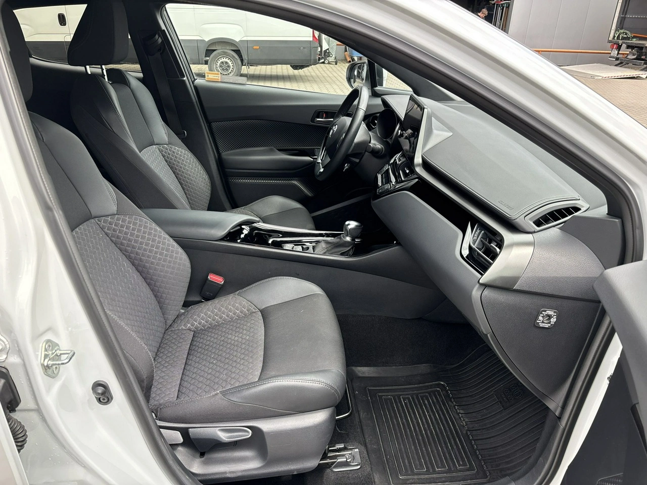 Toyota C-HR - Zdjęcie 14