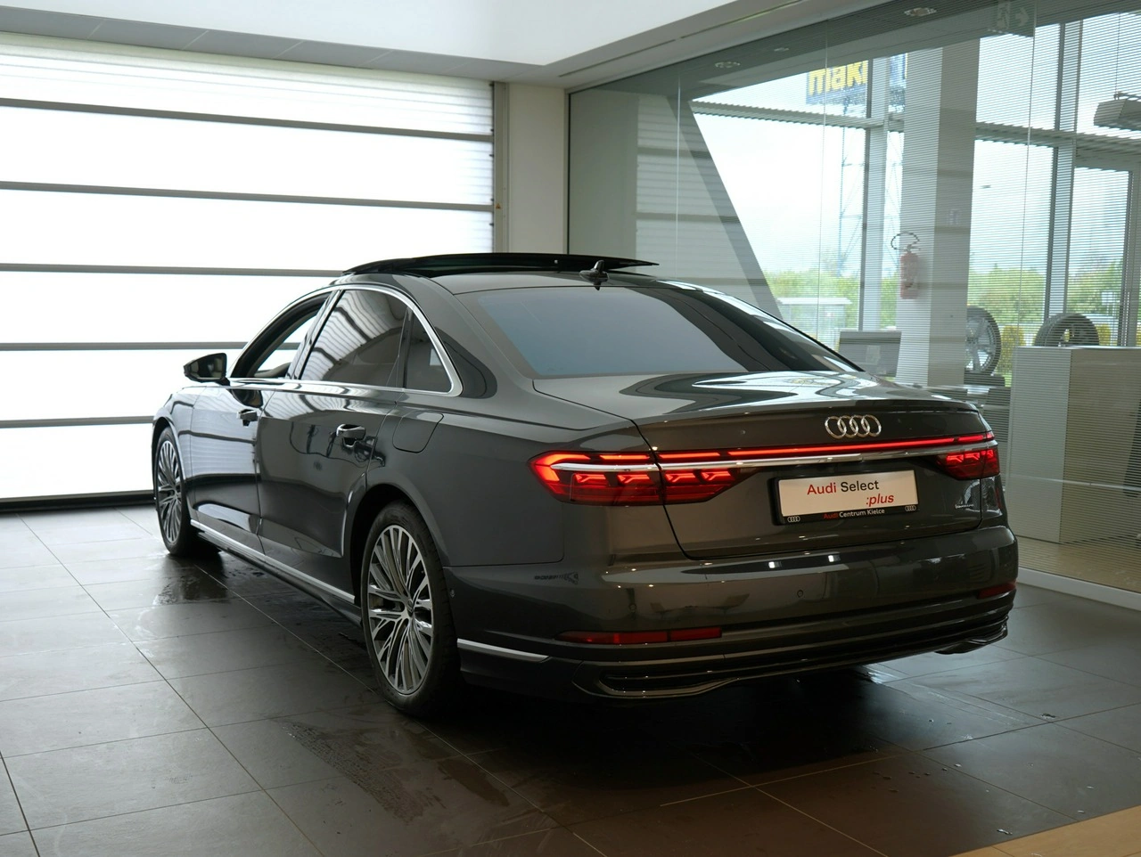 Audi A8 - Zdjęcie 1