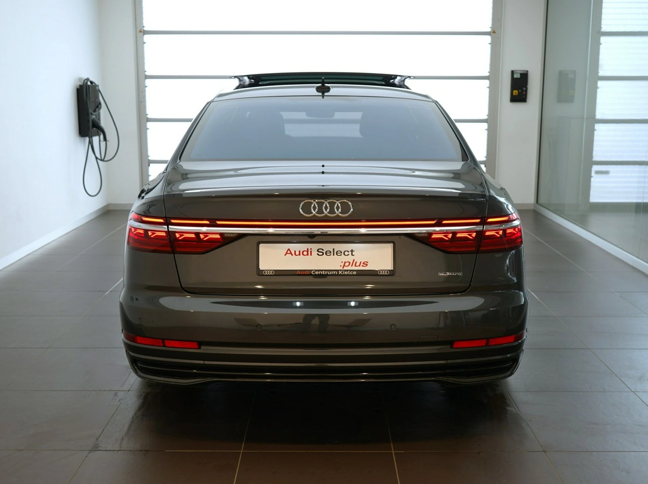 Audi A8 - Zdjęcie 2