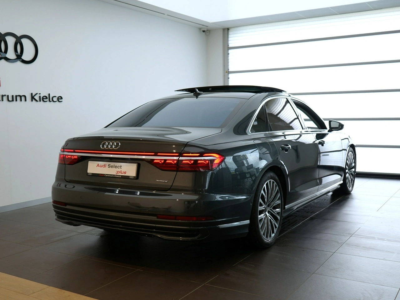 Audi A8 - Zdjęcie 3