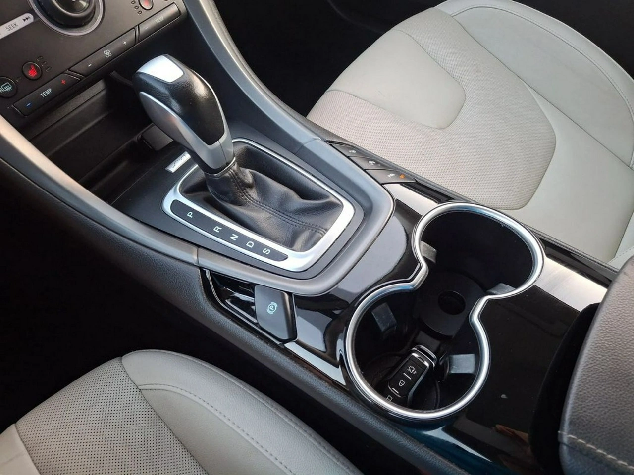 Ford Mondeo - Zdjęcie 11
