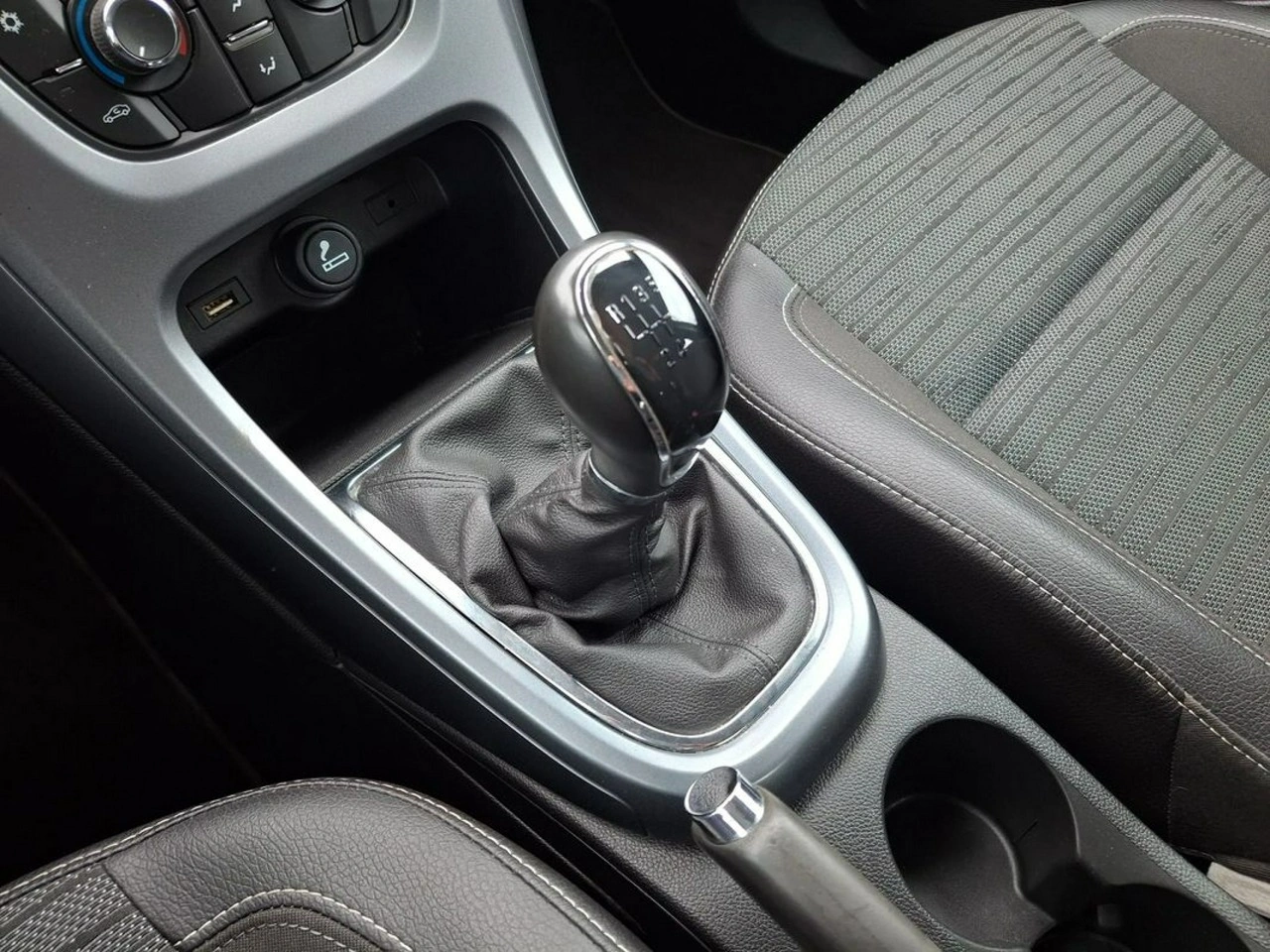Opel Astra - Zdjęcie 12