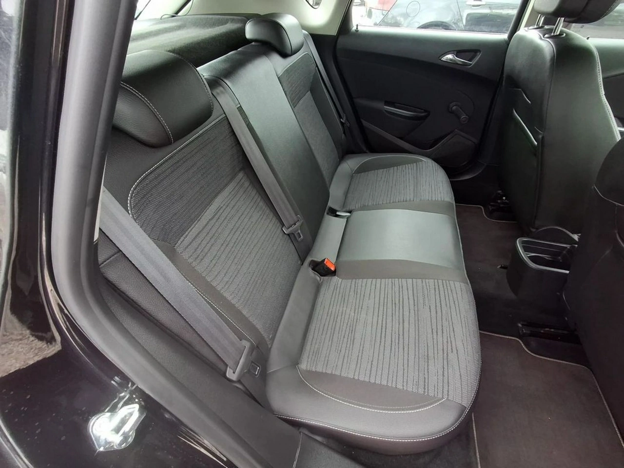 Opel Astra - Zdjęcie 16