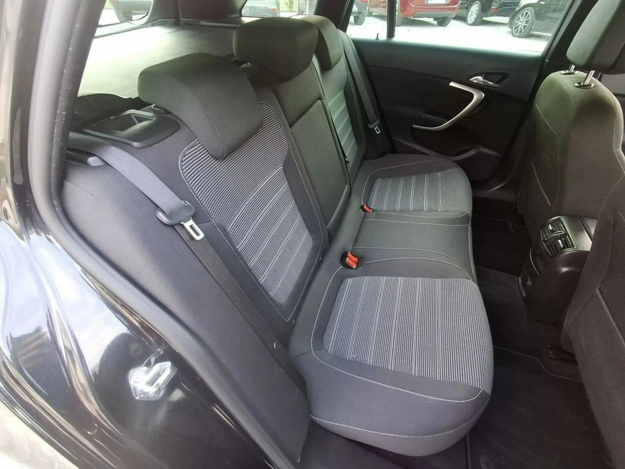 Opel Insignia - Zdjęcie 10