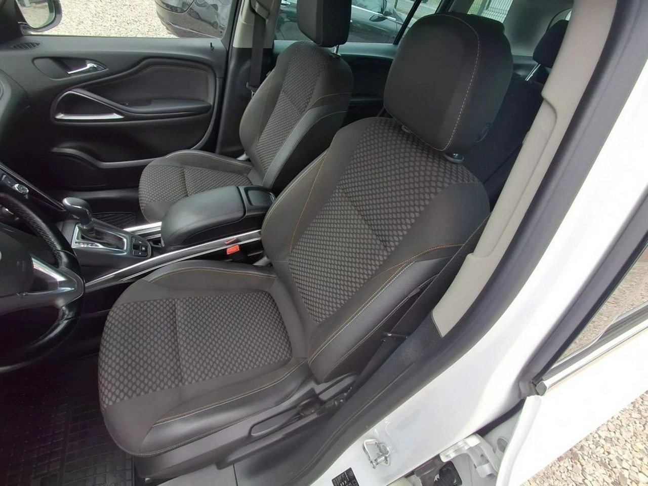 Opel Zafira - Zdjęcie 12