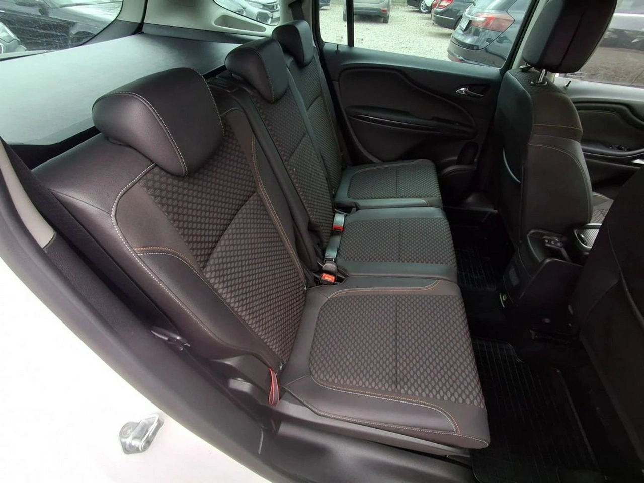 Opel Zafira - Zdjęcie 15