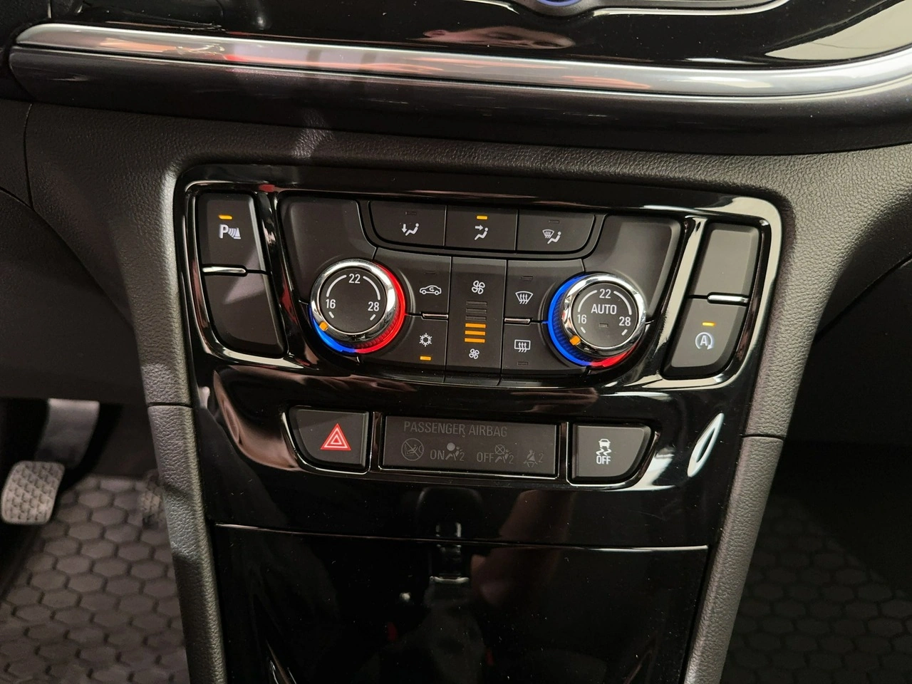 Opel Mokka X - Zdjęcie 22