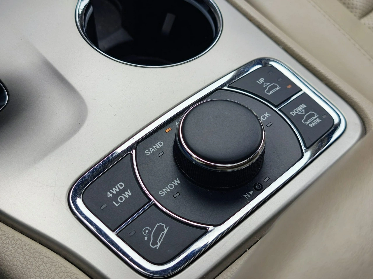 Jeep Grand Cherokee - Zdjęcie 18