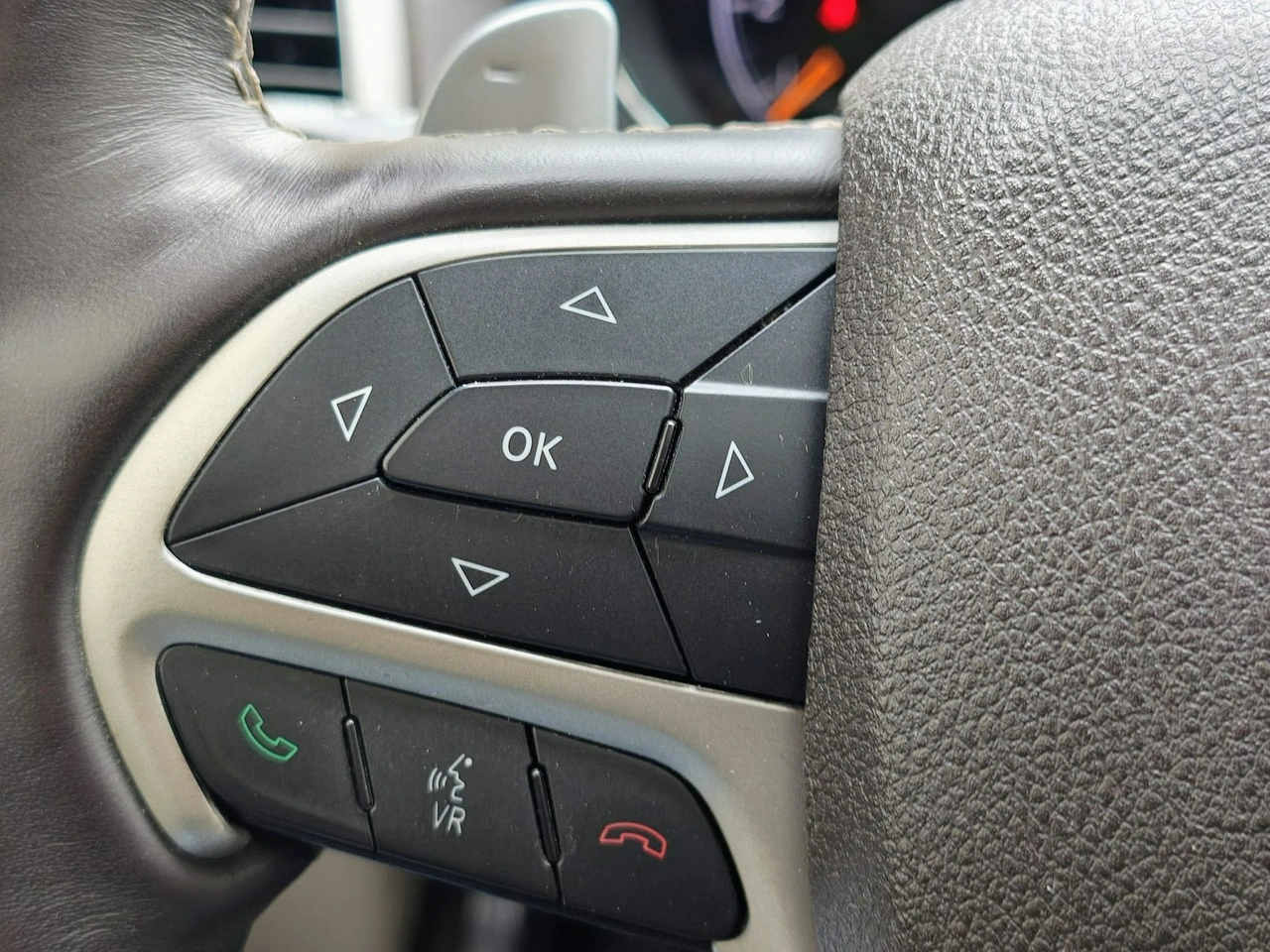 Jeep Grand Cherokee - Zdjęcie 20