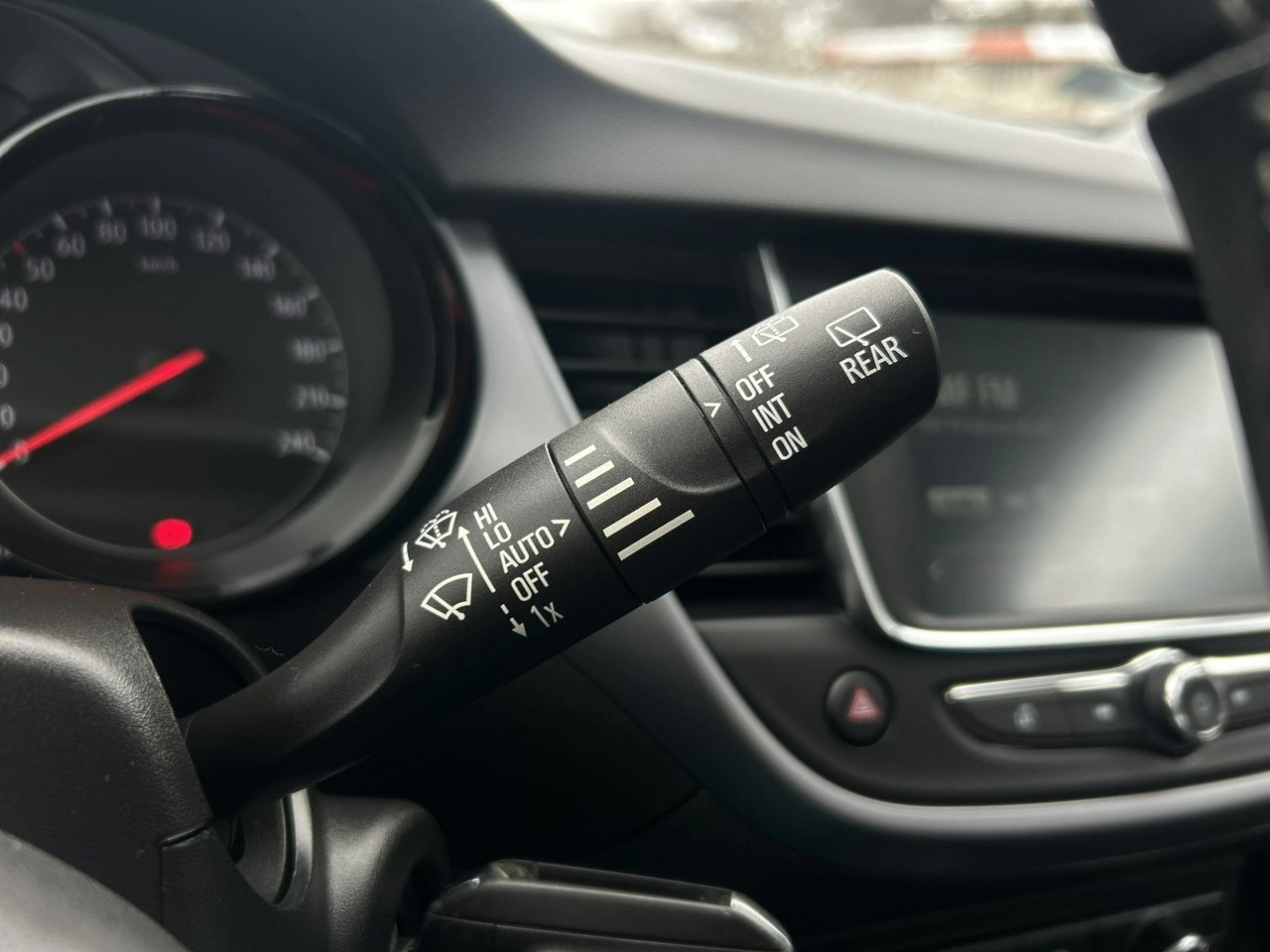 Opel Crossland X - Zdjęcie 24