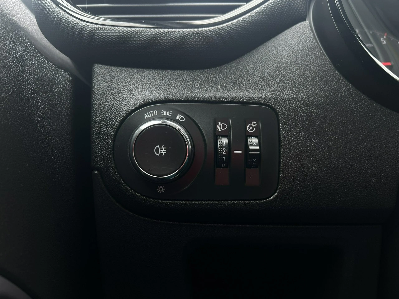 Opel Crossland X - Zdjęcie 29