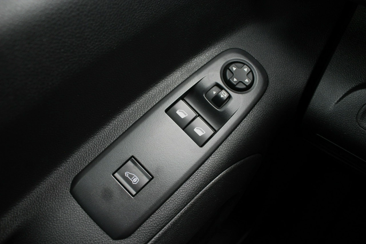 Peugeot Partner - Zdjęcie 23