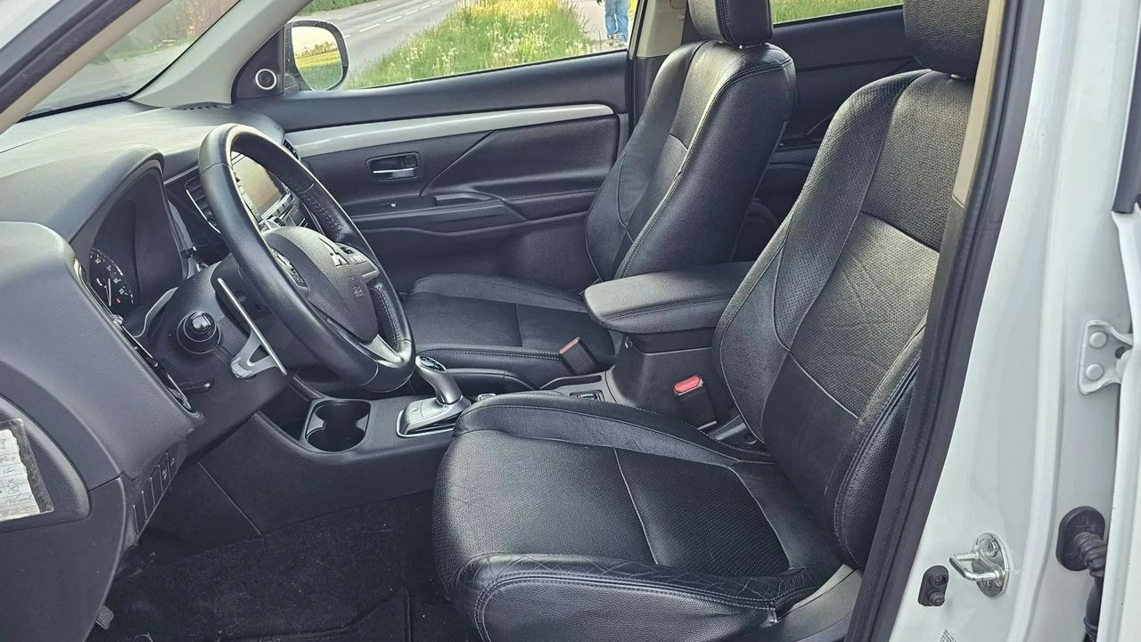 Mitsubishi Outlander - Zdjęcie 22