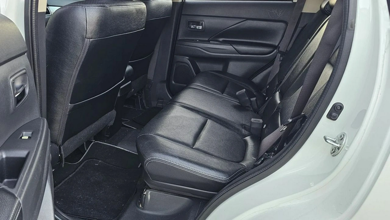 Mitsubishi Outlander - Zdjęcie 23