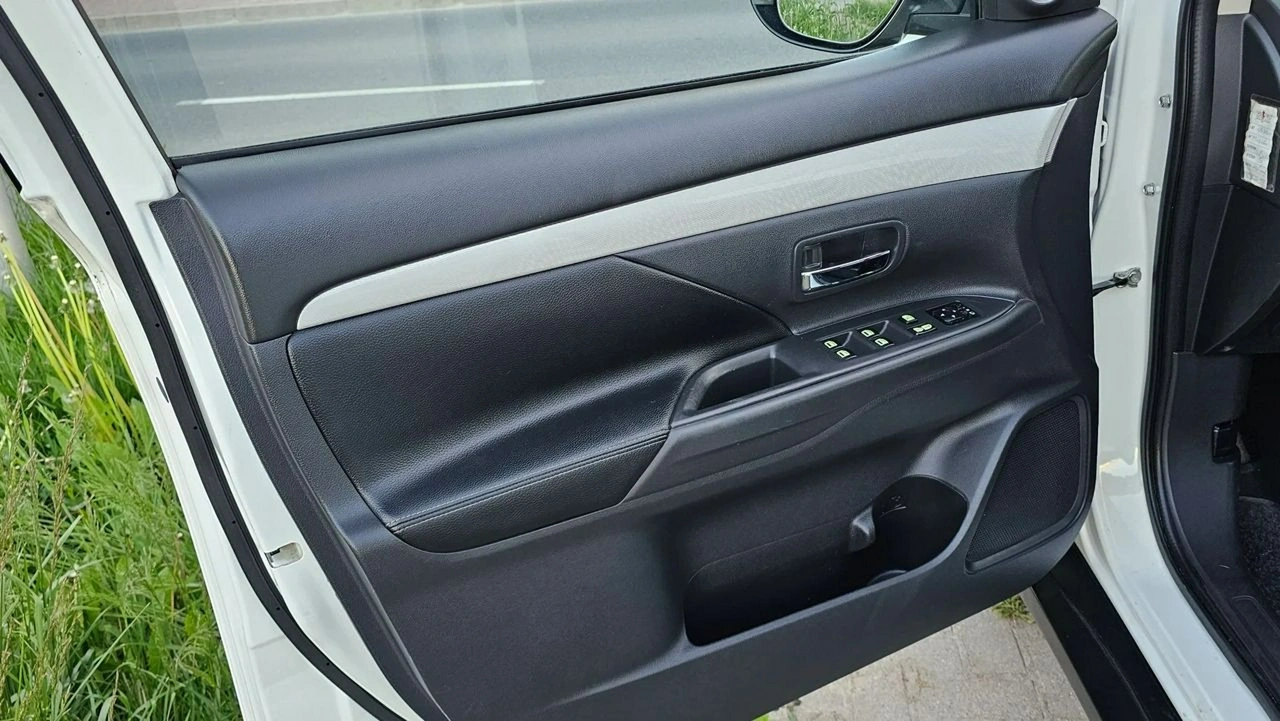Mitsubishi Outlander - Zdjęcie 34