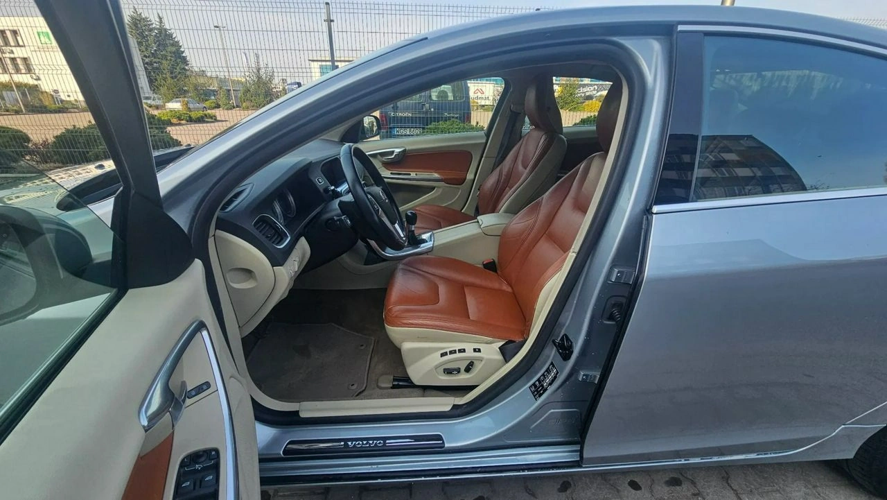 Volvo S60 - Zdjęcie 32