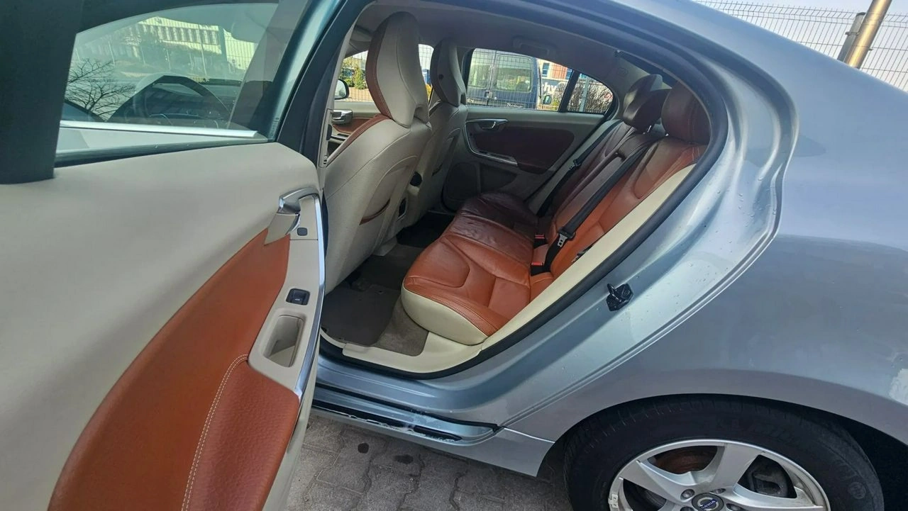 Volvo S60 - Zdjęcie 33