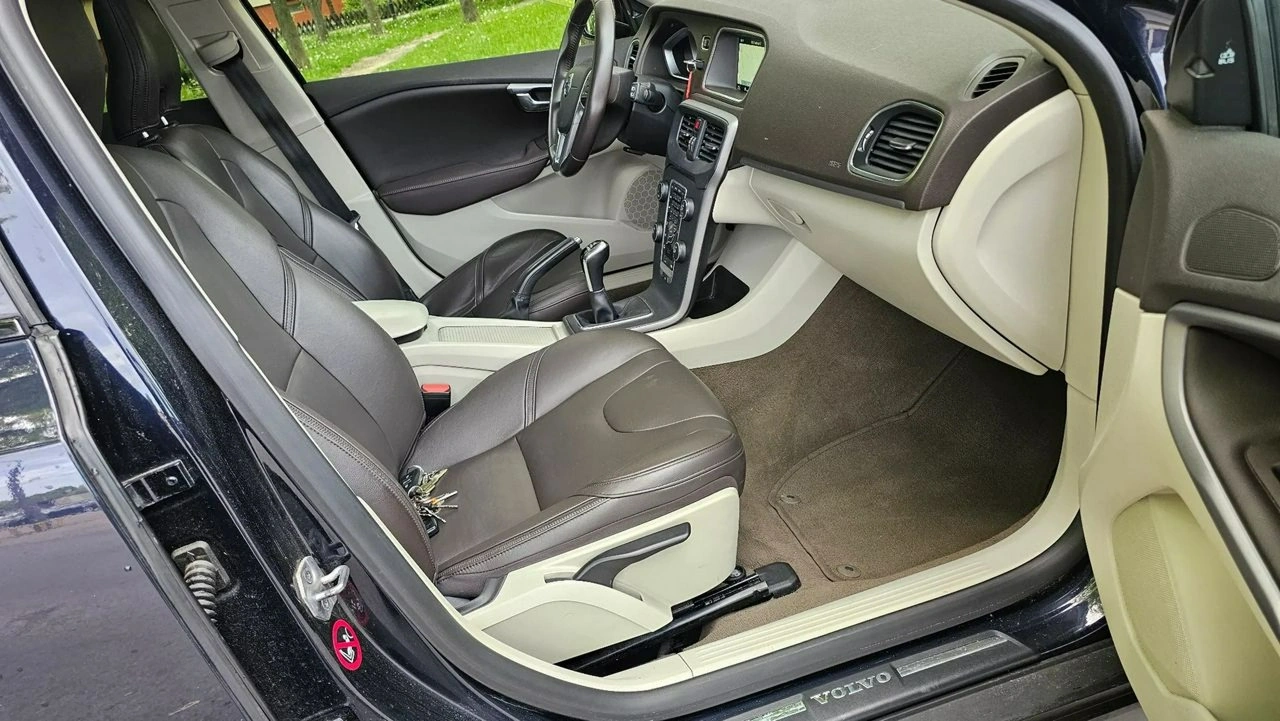 Volvo V40 Cross Country - Zdjęcie 16