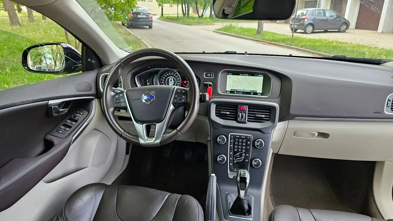 Volvo V40 Cross Country - Zdjęcie 17