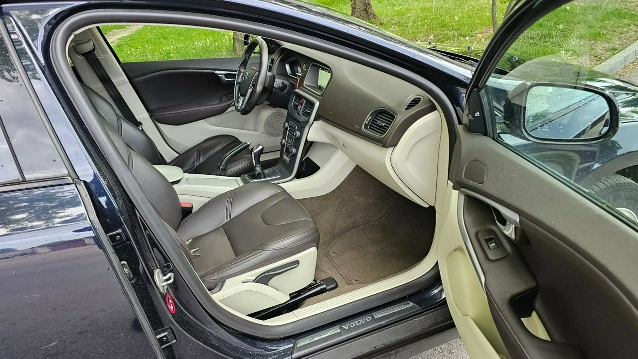 Volvo V40 Cross Country - Zdjęcie 8