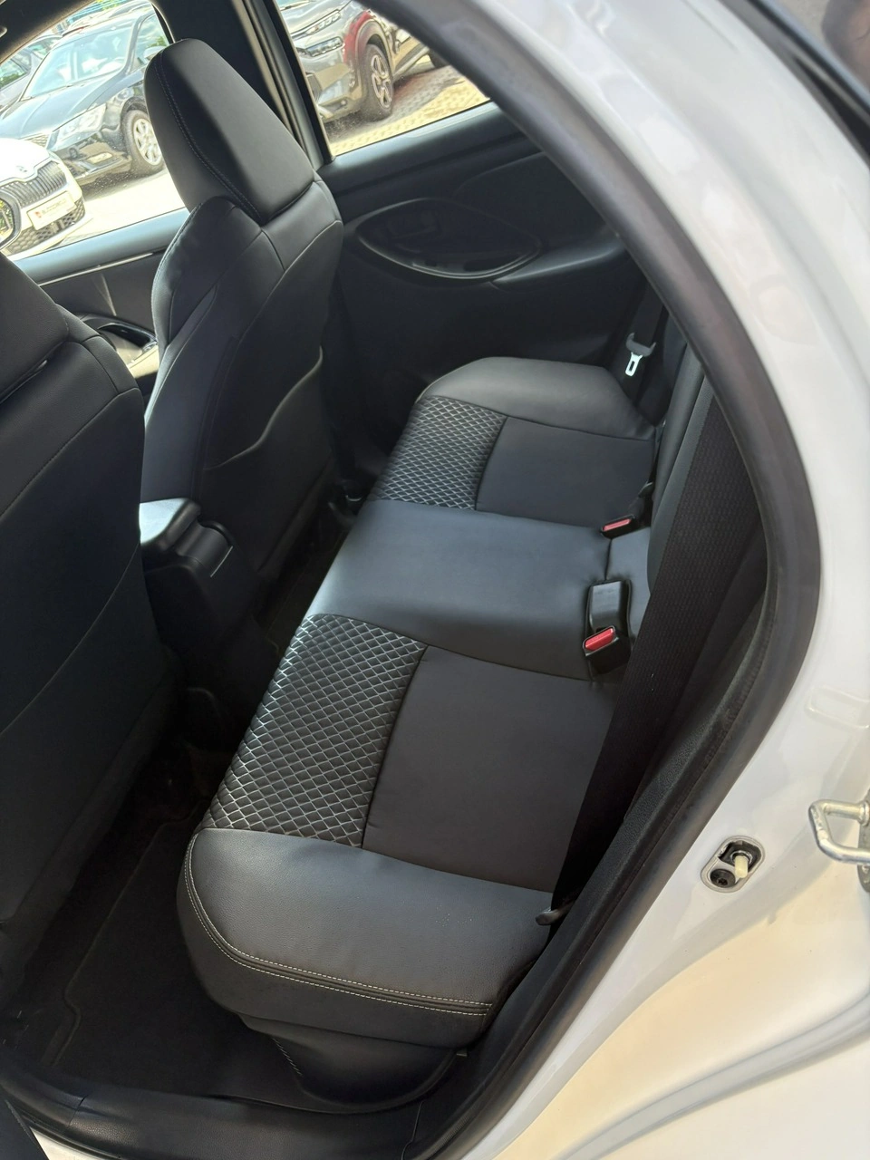 Toyota Yaris - Zdjęcie 18