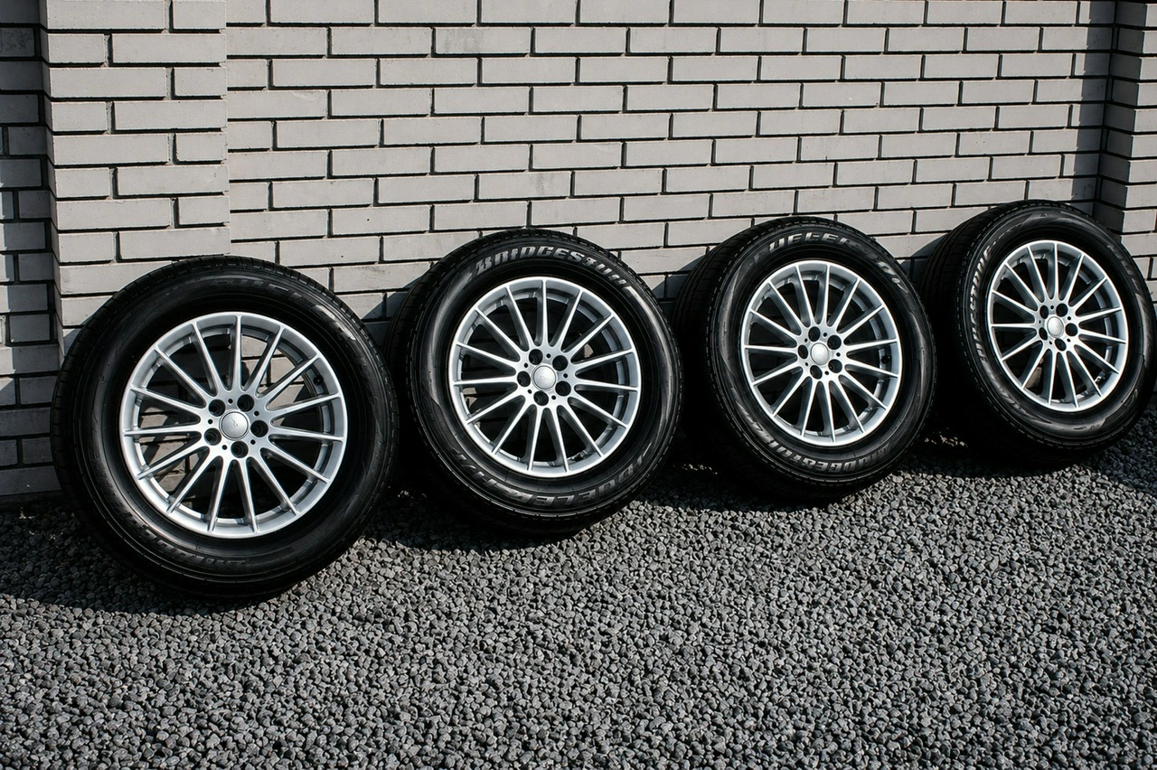 Land Rover Range Rover Velar - Zdjęcie 18