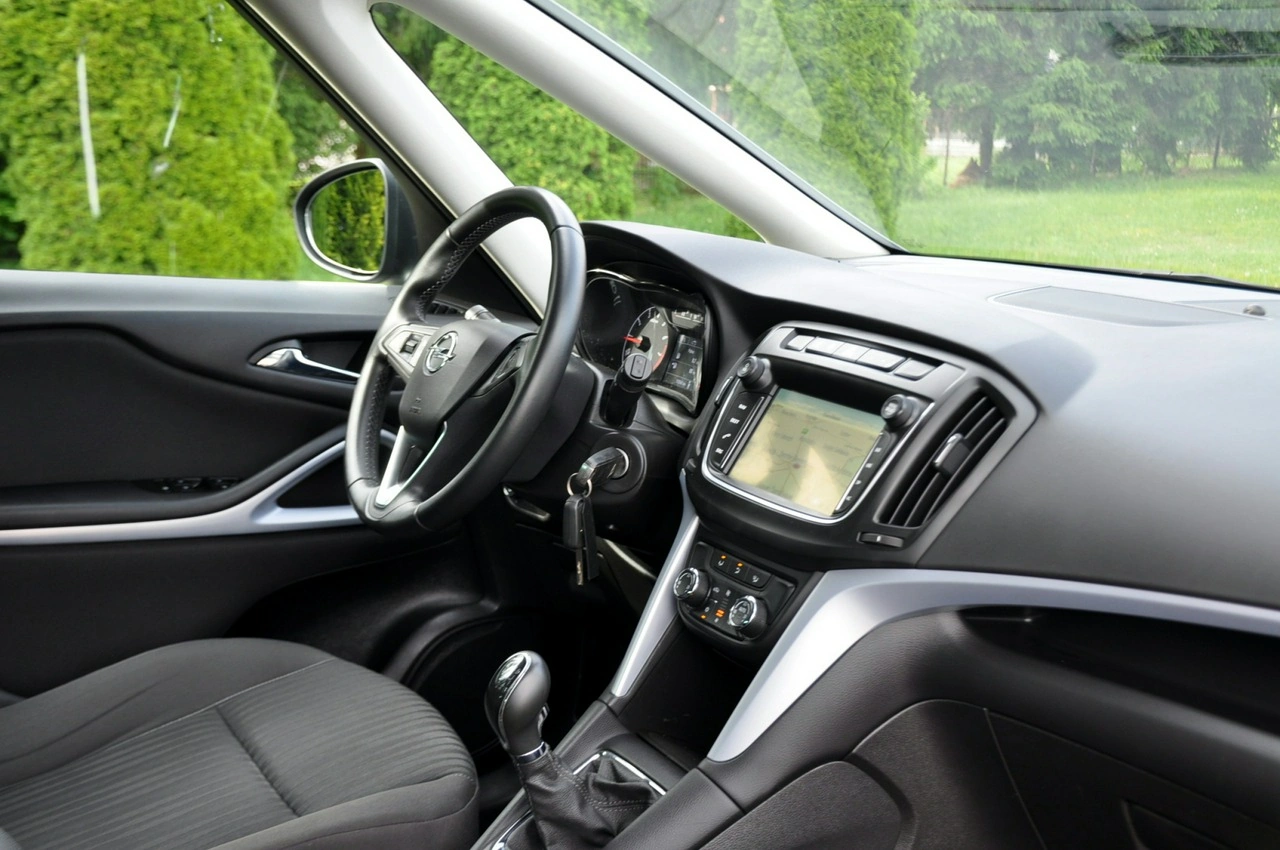 Opel Zafira - Zdjęcie 16