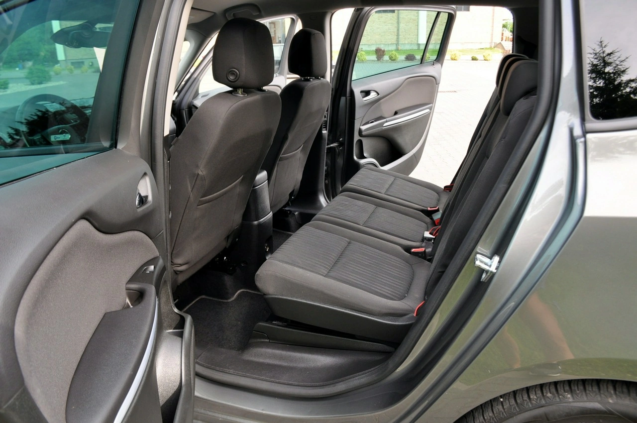 Opel Zafira - Zdjęcie 18