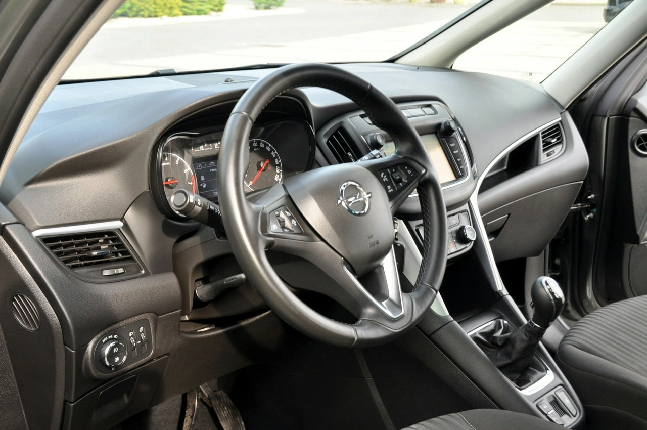 Opel Zafira - Zdjęcie 21
