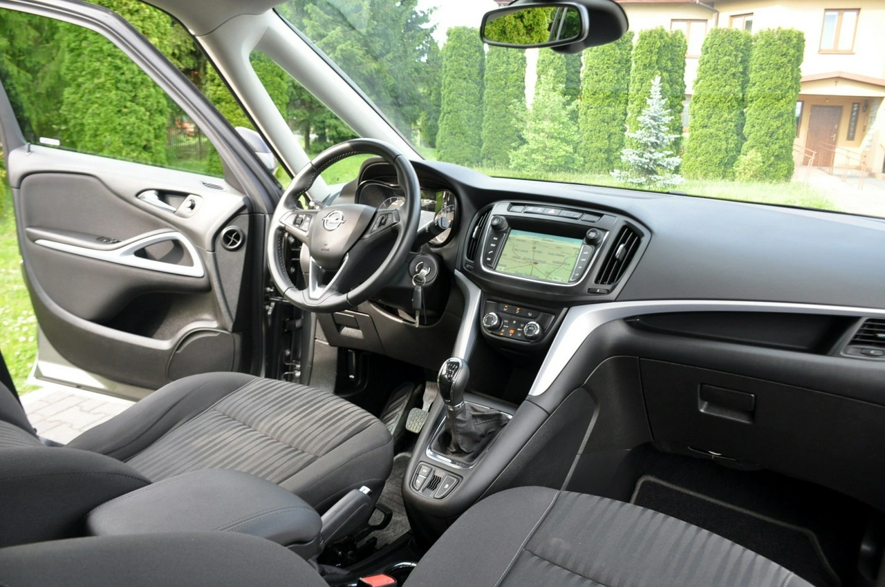 Opel Zafira - Zdjęcie 23