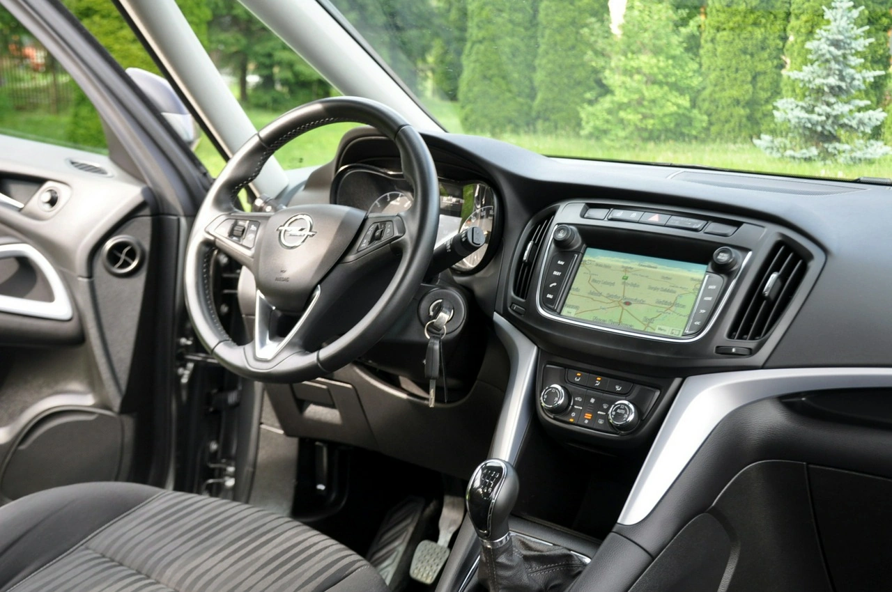 Opel Zafira - Zdjęcie 24